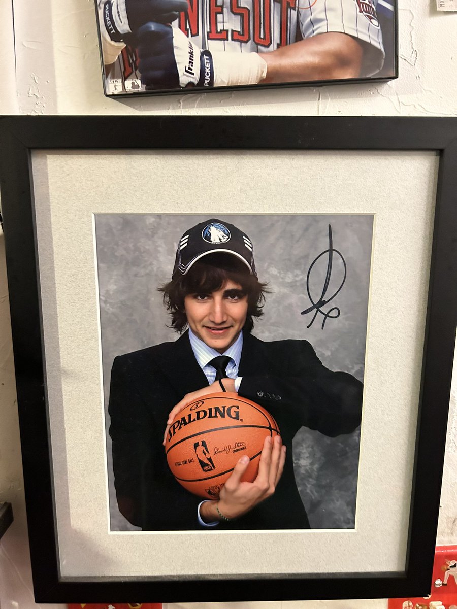DfsDorm's tweet photo. Had to pray to the altar to bless the @Timberwolves season🙏🏻 https://t.co/mkImFCwuzE