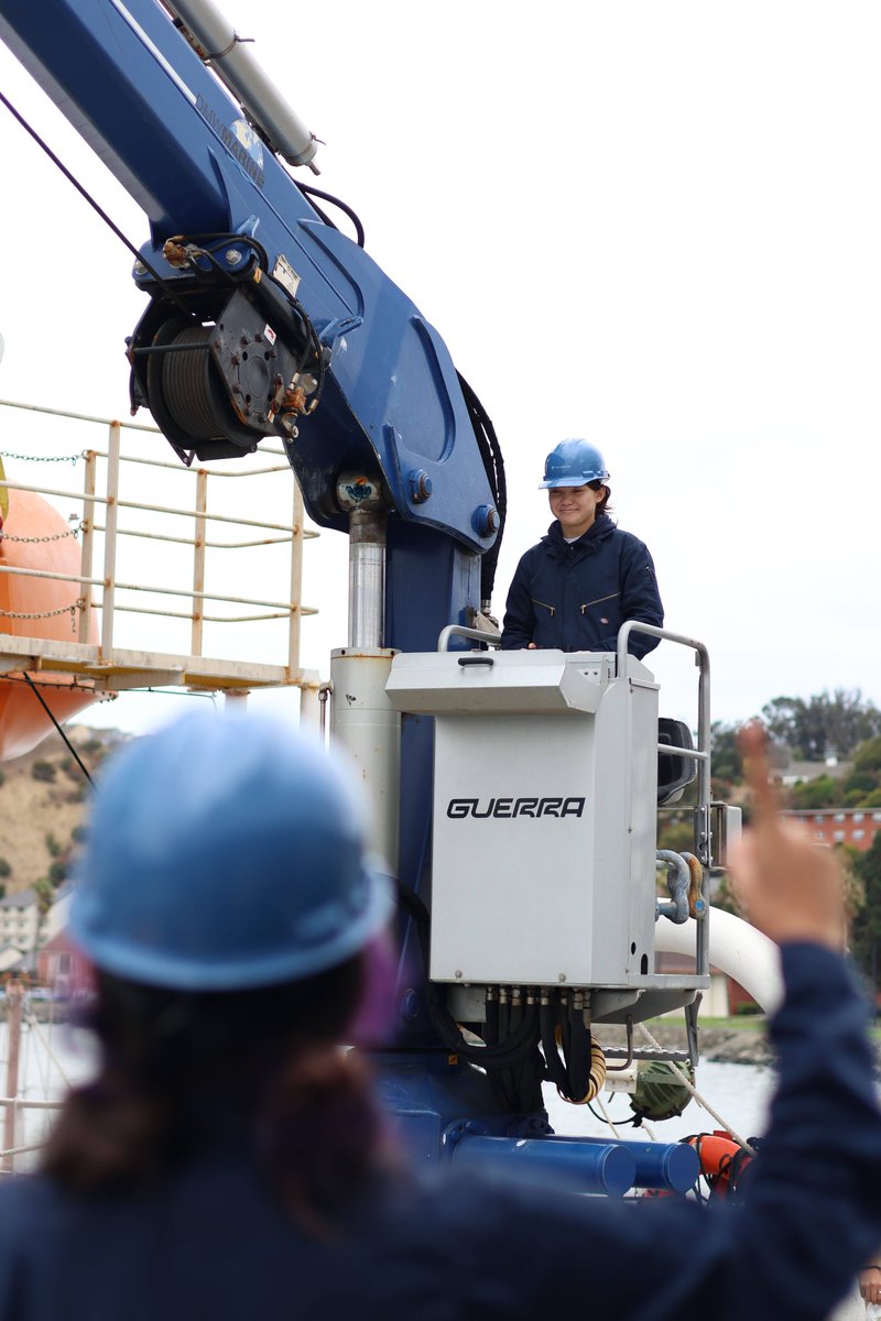Check out what #CalMaritime cadets are doing in the Plant Operations course...it's Crane Day! Learn the basics of being an engineer aboard a ship and how to safely operate lifting machinery. Apply to Cal Maritime  today at calstate.edu/apply. 🏗️🚢 #studentsuccess #highered
