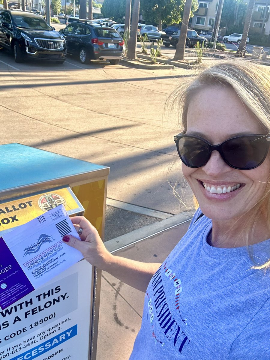 Jeri Ryan tweet media