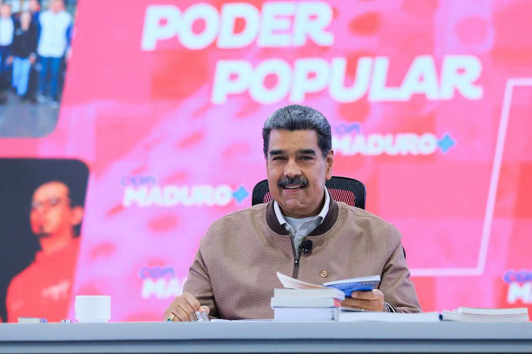 N°63 del programa “Con Maduro +”, el Presidente Nicolás Maduro:

📌 Recibió un resumen de las propuestas realizadas en asambleas populares de todo el país.

📌 Instó a planificar y avanzar de manera acelerada y profunda en la fusión entre los sectores popular, militar y policial.