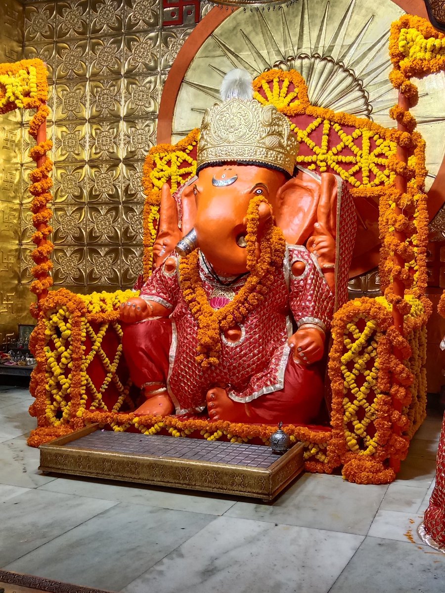बुधवार गणपति गजानंद महाराज का दिन है
मोती डूंगरी स्थित गणेश जी महाराज के अद्भुत अलौकिक दर्शन 
गणेश जी महाराज का आशीर्वाद हम सब पर बना रहे