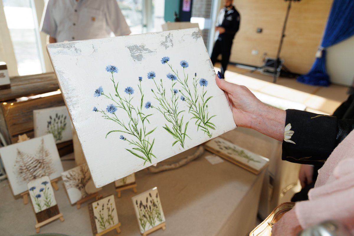 Hi local vendors! 👋 Do you sell handcrafted or independently-made products that make great gifts? 🎁

Be part of our Winter Market, happening on Sat, Nov. 30 from 12-8pm at Port Coquitlam Community Centre!

Apply by Oct. 31 ➡ portcoquitlam.ca/wintermarket

#PortCoquitlam