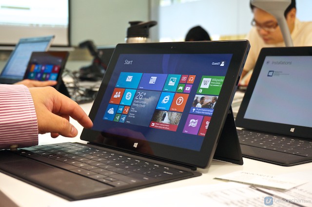 retrocompmx's tweet image. El 22 de octubre de 2013, Microsoft comienza la venta de la Surface Pro 2. Se develó en septiembre de ese año en un evento en Nueva York. Venía como Windows 8.1 Pro
#retrocomputingmx #surfacepro2