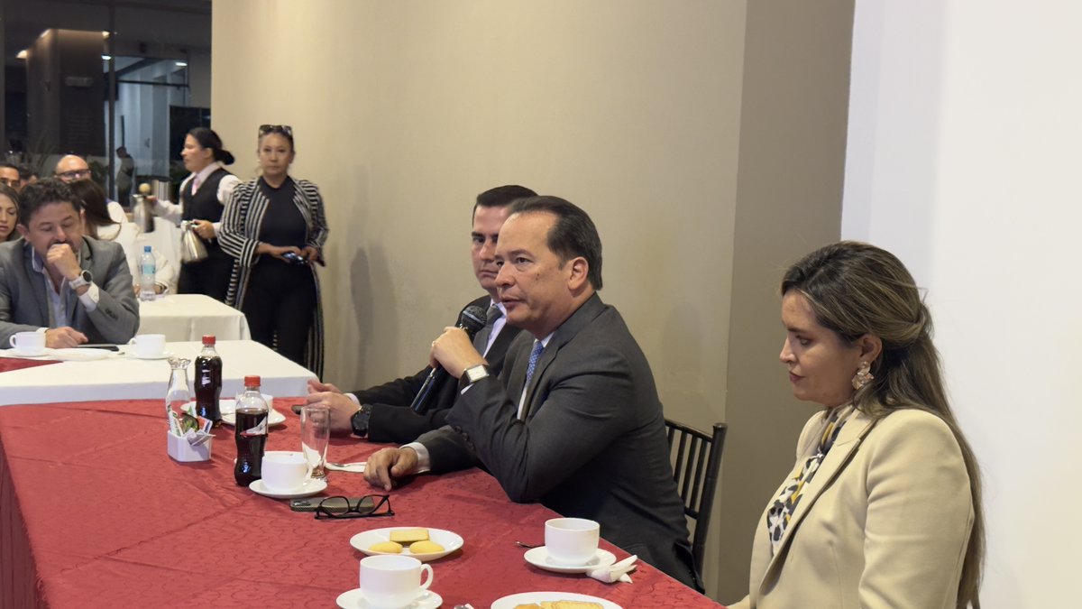 🔴 Constructores Positivos en conversatorio clave con Henry Cucalón 🔴

Estamos compartiendo nuestras propuestas y escuchando las del candidato presidencial para el futuro del sector de la construcción en Ecuador. 🏗️🇪🇨