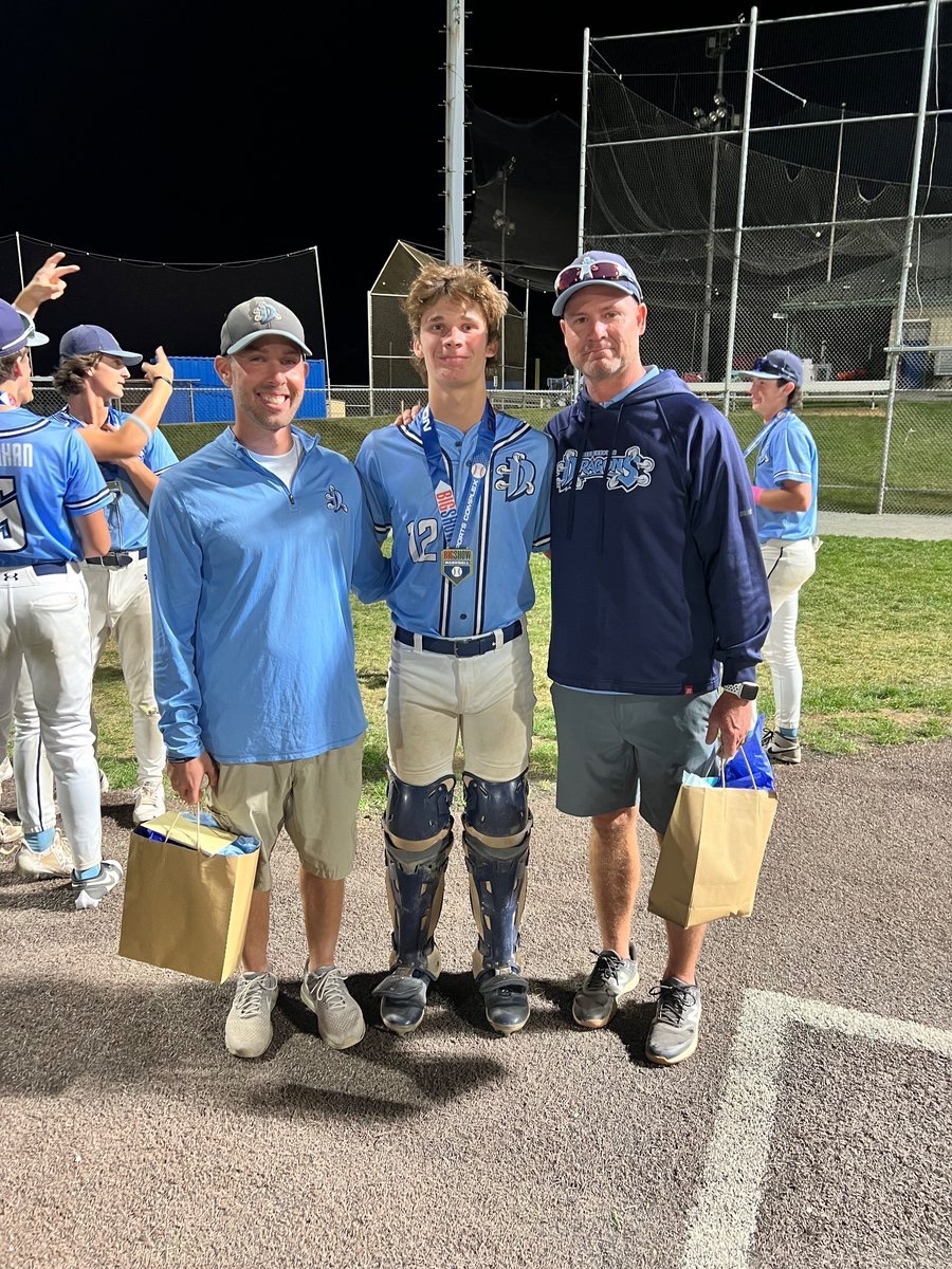 GageWilding12's tweet image. Finished out the fall with  the chip at BIg Show, another great season by the West Chester Dragons 16U National    19-3  - Thank you coaches. It’s been an amazing run!  @WestChesterDrag  @StevenRyan1975 @WCDragonsBall @HendyBaseball