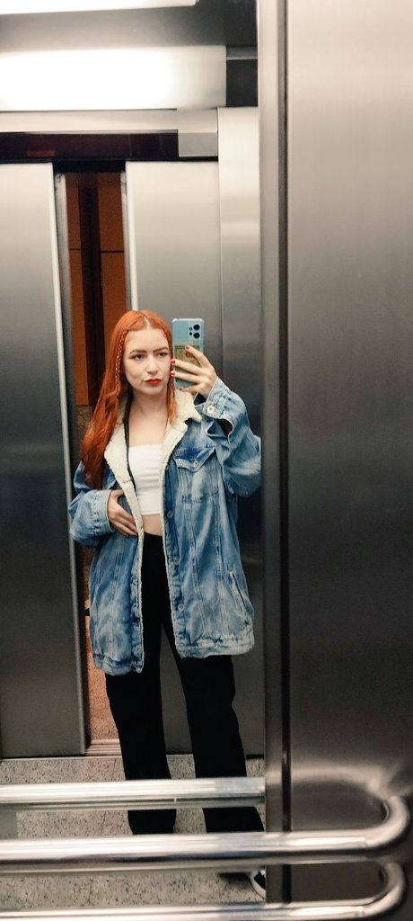 danimodeon's tweet image. meu cabelo tá num tom muito claro, não tô gostando kkkk