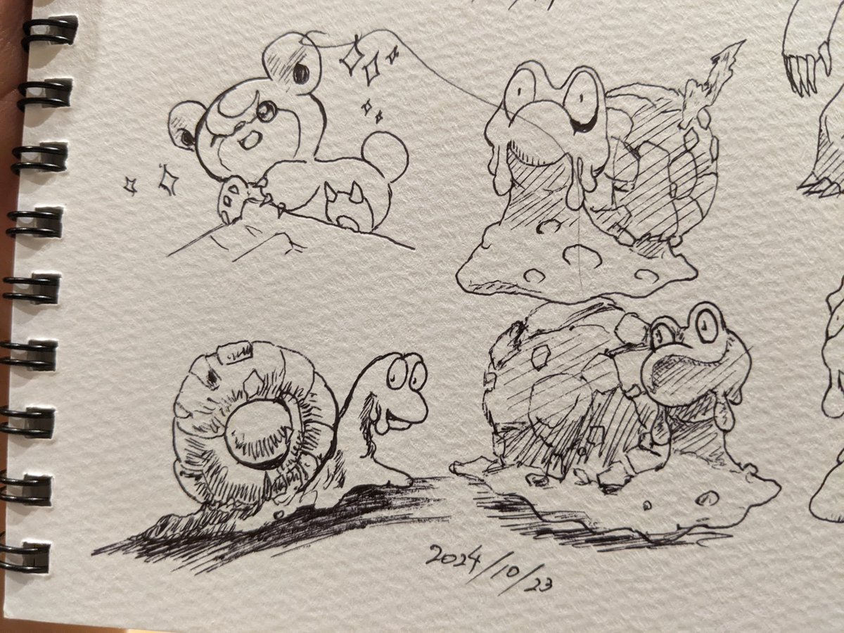 マグカルゴ 名前の由来はマグマ+エスカルゴかな ヨッシーみたいな顔の付き方よね 描いてたら2歳児の息子が線を引いてくれたよチクショウ カキカキ。 