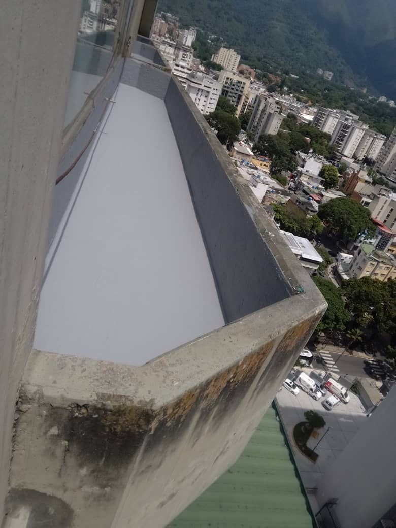 proyectorevest's tweet photo. PDVSA
Proyecto de Impermeabilización en la Azotea del Edificio Oeste de  PDVSA.
Incluyendo los Ductos de Aire Acondicionado y las Jardineras
En cada una de las fotos, detalles de los procesos, desde la inspección hasta el acabado final. 
Más detalles en nuestro IG @proyectorevest https://t.co/vfs90twwng