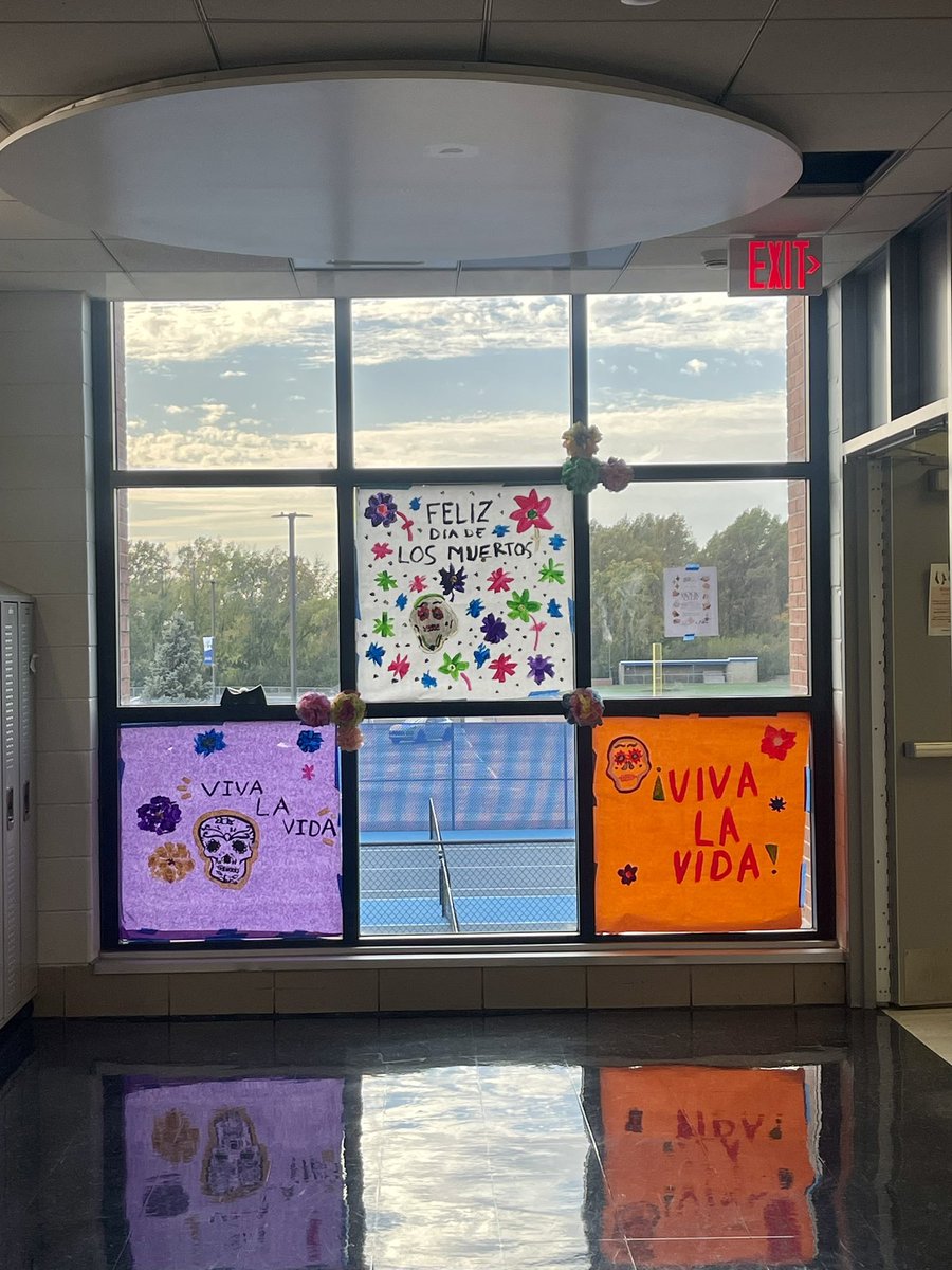 Día de Los Muertos Preparation under way for the Spanish Honor Society! Thank you to all who came out and your donations to the Orland Park Food Pantry. 💀🧡 <a href="/Mrs_Vanderwoude/">Sra. V.</a> <a href="/sraJohnsonD230/">Sra. Johnson</a>