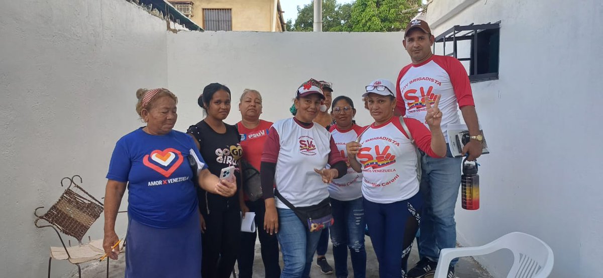 Día de Formación para nuestro Glorioso MSV, hoy nos reunimos con los Jefe de Brigadas que integran el circuito comunal El Sol De Venezuela Nace en el esequibo, discutiendo el Gran Congreso Historico de la 5ta generación y las 7 transformaciones.

#CiudadGuayanaParaVivir