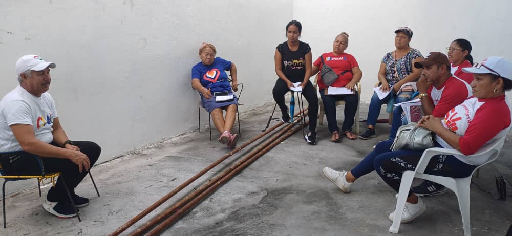 Día de Formación para nuestro Glorioso MSV, hoy nos reunimos con los Jefe de Brigadas que integran el circuito comunal El Sol De Venezuela Nace en el esequibo, discutiendo el Gran Congreso Historico de la 5ta generación y las 7 transformaciones.

#CiudadGuayanaParaVivir