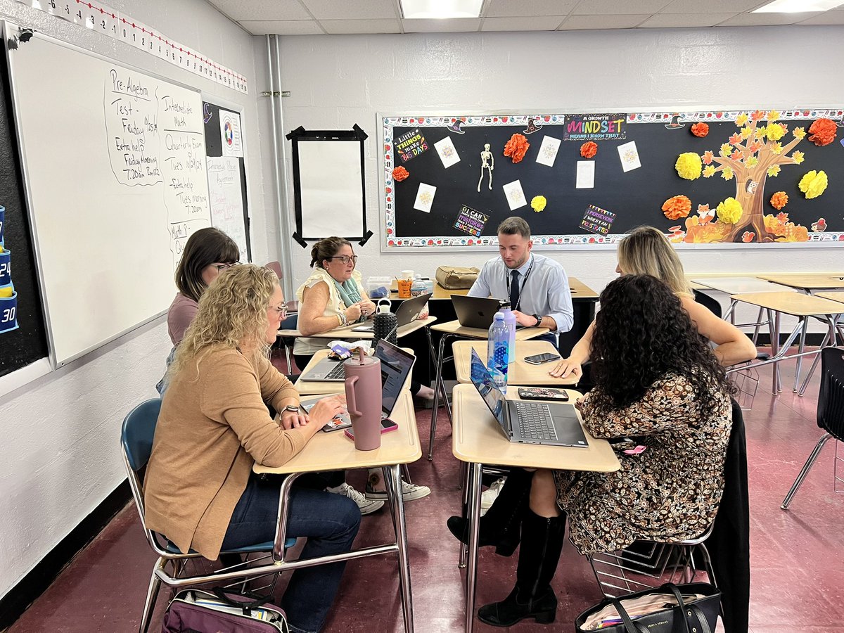 fpm_ms's tweet photo. District Math Meeting! Teachers collaborating on Building Thinking Classroom tasks! @BTCthinks @fpm_knights @MagmaMath @SCHSDInnovation @sewanhakahs @CareyHS @ELMONT HS @NHP HS https://t.co/MlA1CGS4CT
