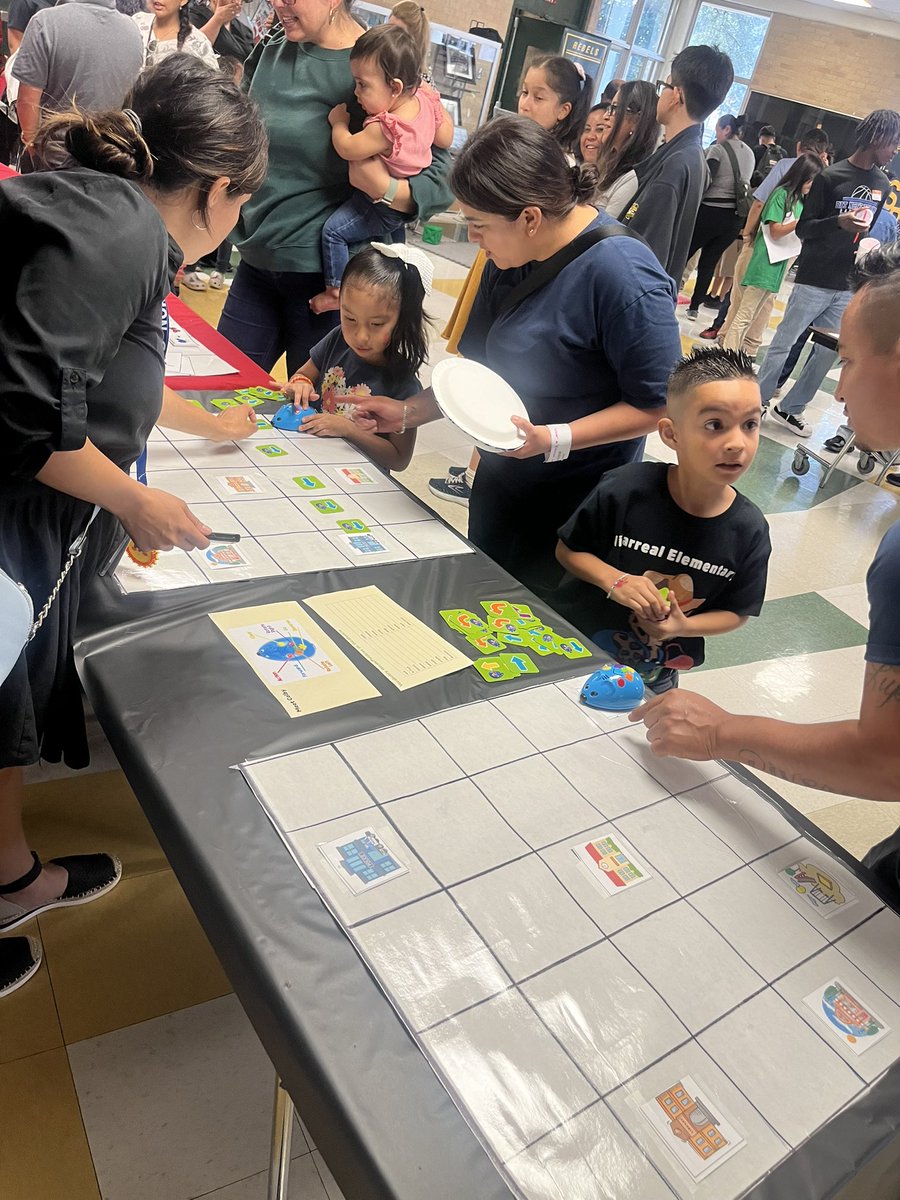RubideHoyos1's tweet image. Kiddos from @NISDVillarreal_ explained how they use #CodeandGo Colby, @Ozobot and @makeymakey to learn coding and programming. Fun times at the Career & Engaged Learners Expo @NISDHolmes
