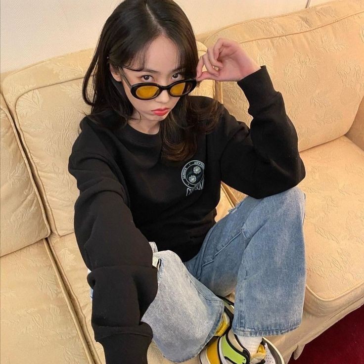 𝑓airy𝕥𝚊les tweet media