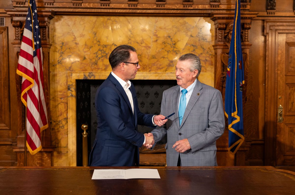 Honored to join <a href="/GovernorShapiro/">Governor Josh Shapiro</a> for the signing of my blight bill, which allows counties to impose a fee on properties being sold for delinquent taxes or foreclosure. The fees create a fund to demolish or rehab blighted property in the county.

SB 149 is now Act 48 of 2024 📜