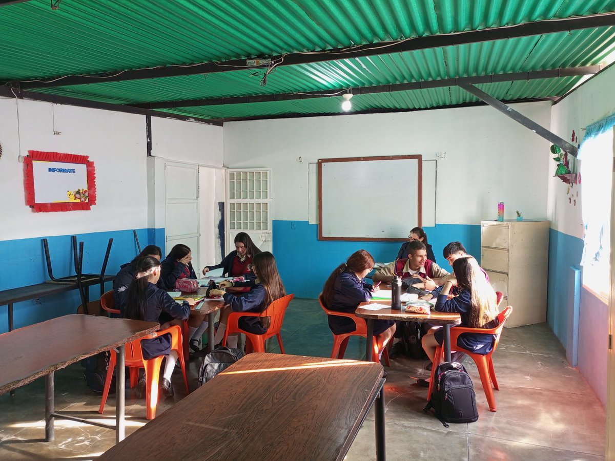 Bienvenida a los jovenes del 4 año A del Colegio Sagrado Corazón de Jesús, cada grupo en su aula - taller con su docente, bendiciones y éxitos muchachos. La Grita municipio Jáuregui Estado Táchira.
