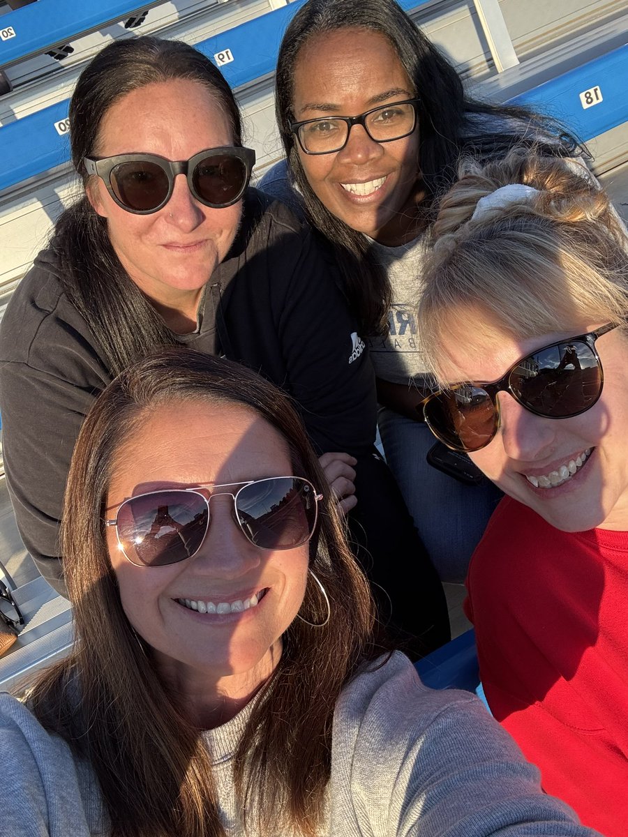 GreenHillHighSB's tweet photo. Just a couple #NextLevelHawks battling it out this past weekend! Gotta show some love to our momma hawks who helped #BuildTheHill, too!💚 https://t.co/ubnW3o17Q3