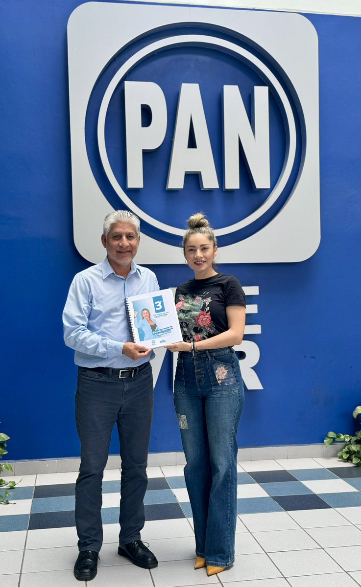 MaribelEscucha's tweet photo. Hoy entregué con mucho orgullo mi Tercer Informe Legislativo a @FedeSalomonMol1 Presidente del @PANVerMx. Agradezco su apoyo y respaldo para seguir trabajando en acción por un mejor Veracruz. 💙

#DiputadaEnAcción #maribel #AtenasVeracruzana #3erInforme #Legisver https://t.co/r746j0j7Kb