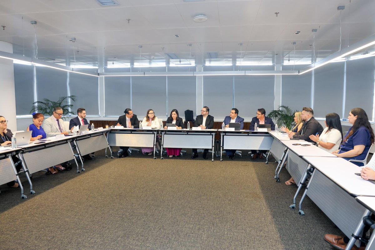 Este consejo está conformado por <a href="/EconomiaSV/">Ministerio de Economía</a>, <a href="/SComercioSV/">Secretaría de Comercio e Inversiones</a>, <a href="/Innovacion_SV/">Secretaría de Innovación</a>, <a href="/culturasv/">Ministerio de Cultura</a>, <a href="/EducacionSV/">Ministerio de Educación</a>, <a href="/MITURElSalvador/">Ministerio de Turismo</a> y <a href="/CNRSV/">CNR El Salvador</a>.