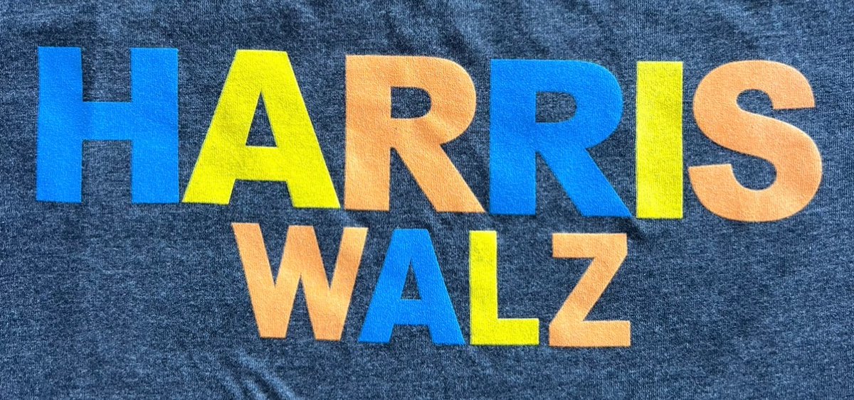 WAforKamala's tweet photo. ..and @GovInslee  @JayInslee made a point to call out our #HarrisWalz tee shirts! 

We are so LUCKY to have Jay as our Gov! Protecting our state, our EARTH.. 🌎

Thank you, Jay!! 🤩 https://t.co/sdqQzo5uMu