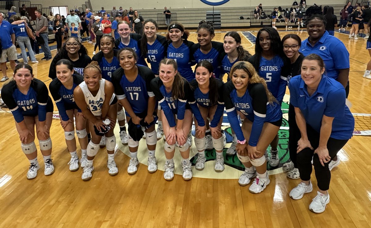 Big win for our Varsity tonight against Clear Springs in 4! Great fight and hustle tonight!!!🏐🐊🔥#WIN #GATA