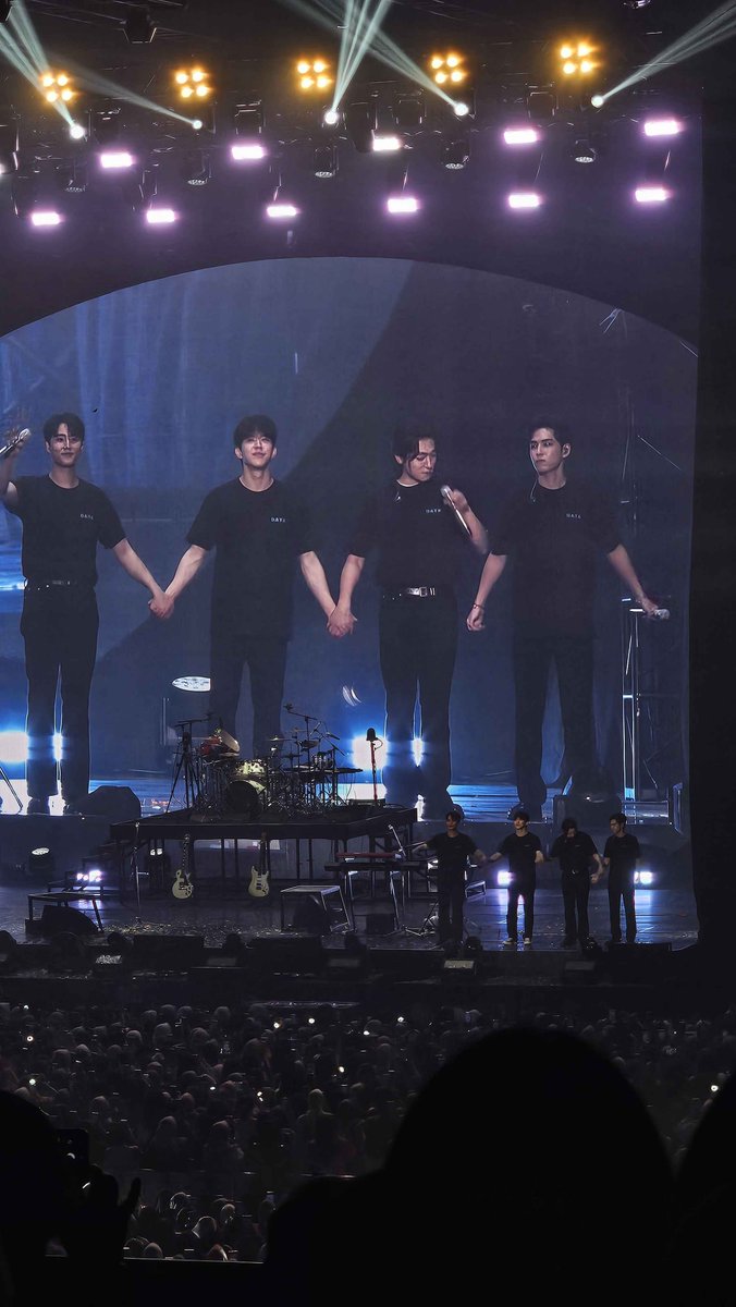 _possubripility's tweet photo. hehe siapa sangka, sama sekali ga ikutin Day6 beberapa tahun belakangan malah ikut dua hari...
INI SEMUA BERKAT TEMAN PAGUYUBANKU YANG SUPER LEUVVVV!! MACI YAH AKU AKHIRNYA "PULANG"

Hi Hello Day6! emeseyuuu🤍🤍🤍🤍🤍 https://t.co/uFHyAR0U8p