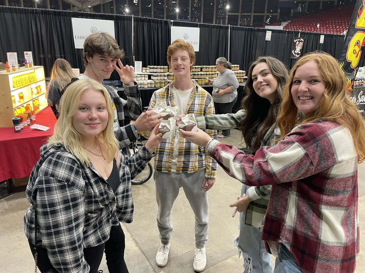 JackNales's tweet photo. Closing #NCDairy booth tonight with fans of #HowlingCow chocolate milk https://t.co/xIL29nsb87