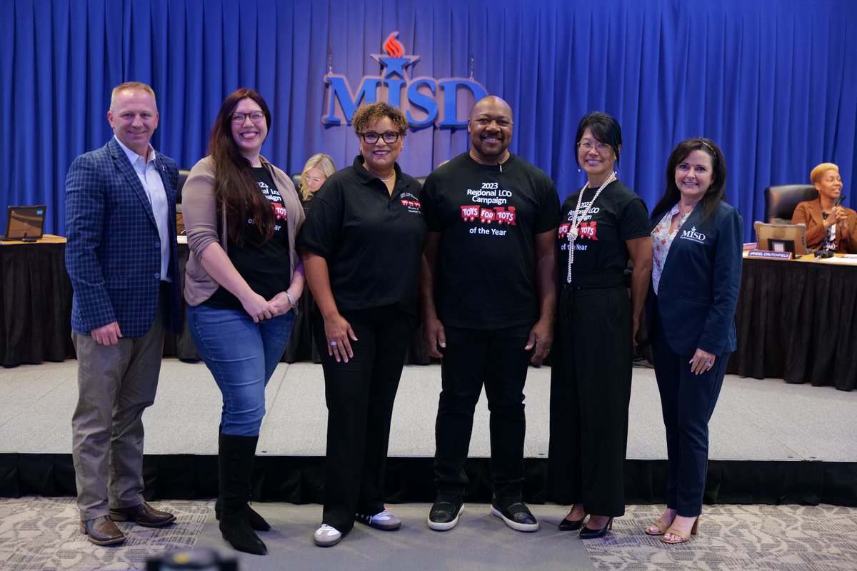 mansfieldisd's tweet photo. Tonight, we honored Flo Torres, Director of the Dr. Jim Vaszauskas Center for the Performing Arts, for being named Toys for Tots Region 5 Campaign of the Year and Best Coordinator for 2023. Her efforts have made a big difference for hundreds of MISD students and families! https://t.co/8q4Bb0v1qq