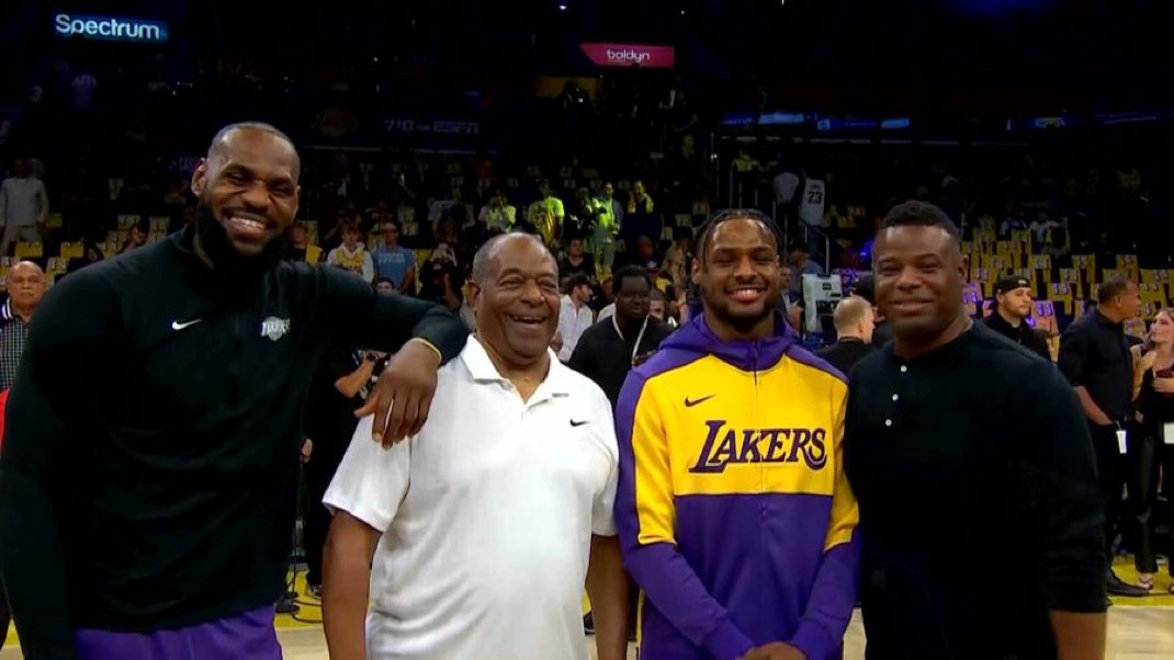 LeBron James, Ken Griffey Sr, Bronny James, Ken Griffey Jr

Historic. 🔥