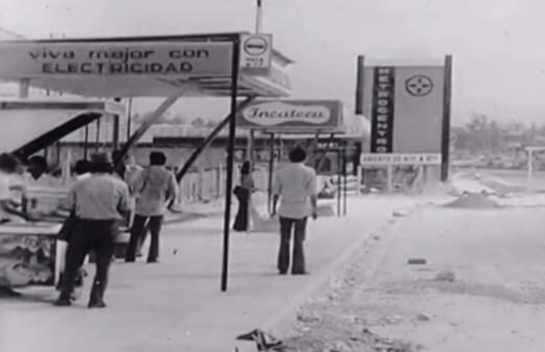 RucksDelBo's tweet image. Parada de buses de Metrocentro, en épocas de su construcción. 1970