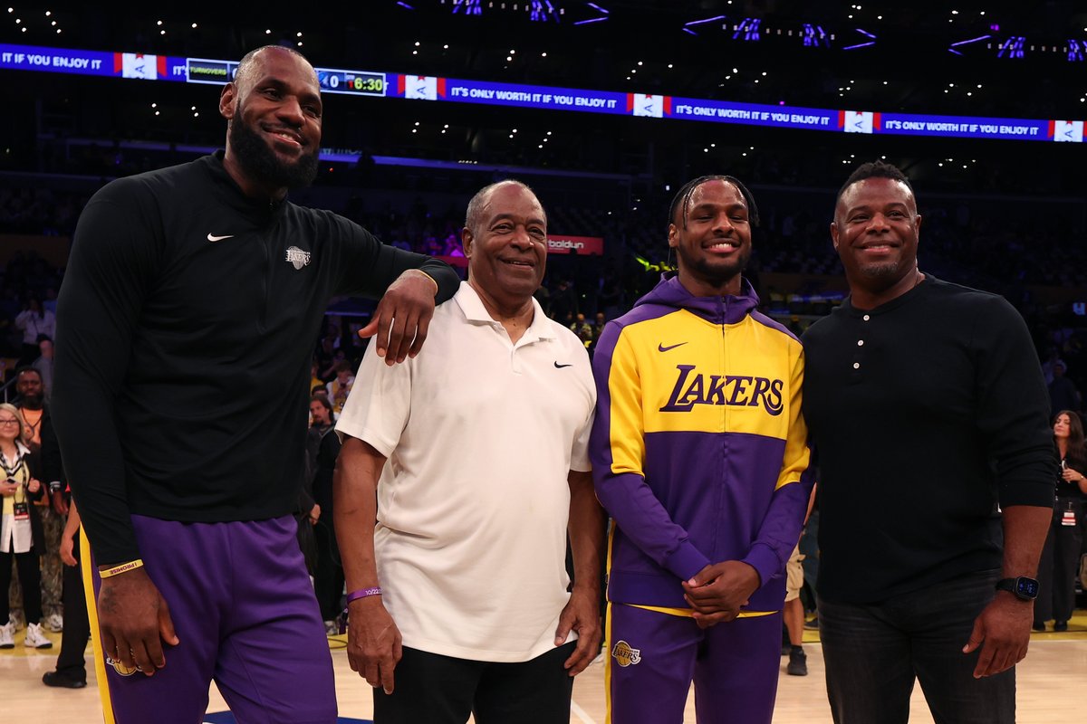 Yahoo Sports tweet media