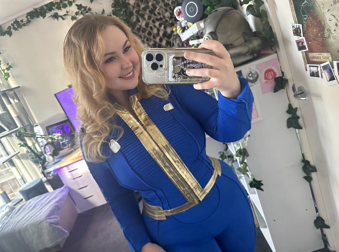 MoonlitCharlie tweet media