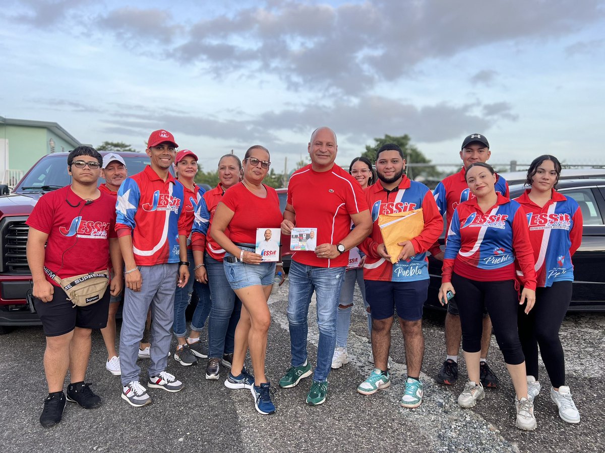 JessieCorts2's tweet photo. [AGUADA 👟] | ¡El barrio Guanábano de #Aguada está listo para el triunfo con Jessie Cortés!🤝🏼🙌🏼

Gracias a cada aguadeño que me recibió hoy en su hogar, mostrando su total apoyo 4️⃣ ➕ años más.🔥

#SiemprePresente #DeLaManoDelPueblo https://t.co/y1soYfrh3C
