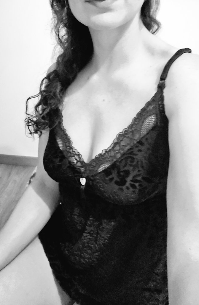 Ing_and_PT's tweet photo. Noche fría muy fría 🥶
Y no hay con que calentarse #FelizMartes 😉

#MartesDeTetitas
#MartesDeTetasSuculentas https://t.co/NzdxczVray