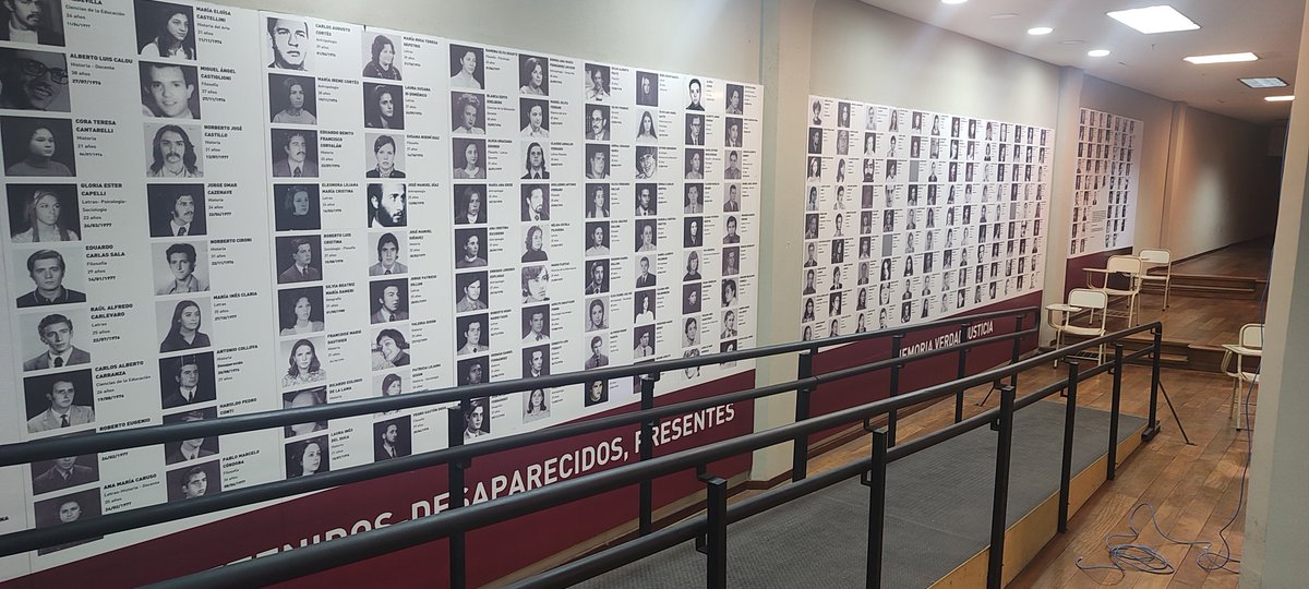 lucabonfante_'s tweet photo. En el aula que duermo durante la toma están las dos fotos de mis tíos abuelos desaparecidos. Ambos estudiantes de esta facultad. Mi lucha también es por ellos.

Buenas noches. https://t.co/7vKSqnkmFG