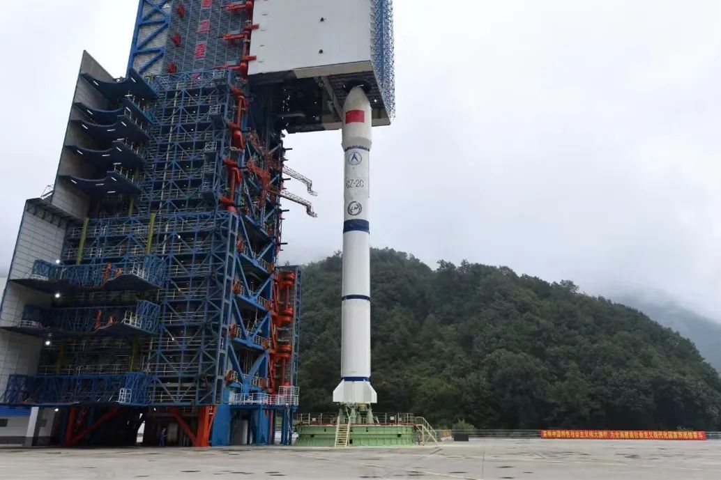 wulei2020's tweet photo. Blastoff! A #LongMarch2C carrier rocket lifted off at 9:09 am(BJT) on Oct.23 from #Xichang Satellite Launch Center in Sichuan province, sending #Yaogan43 03 group satellites into orbit. They'll be mainly used for tests on new technologies for low-orbit constellations. https://t.co/L3iMoYvfpy