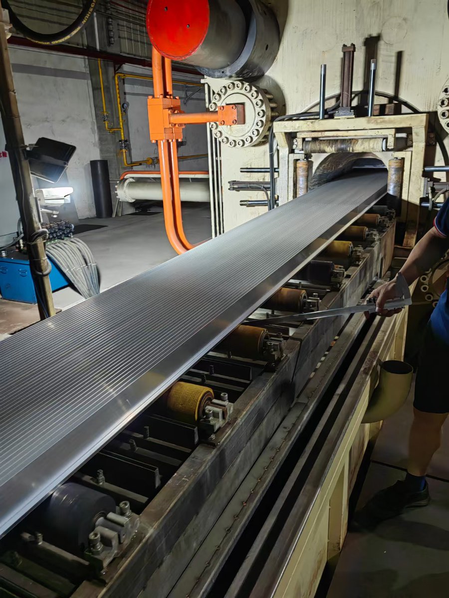 jameswang0307's tweet photo. A new breakthrough has been made in short process on-line quenching production of an alloy bar of Yuefeng Aluminum https://t.co/99mNWCQ0WB