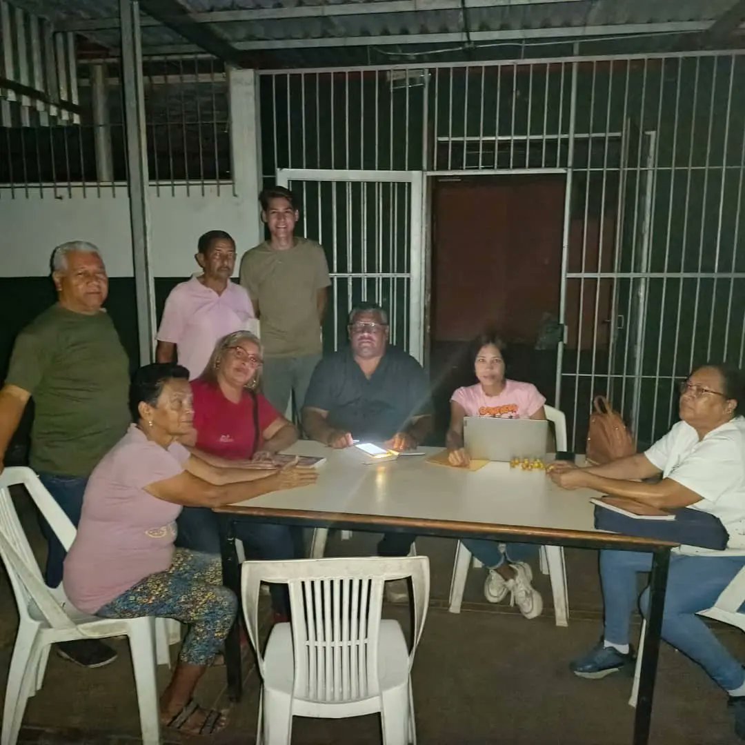 APCAltoDloGodos's tweet photo. #22Octubre2024||Director político parroquial en compañía del equipo de la UBCH Manola Luna Silva del eje Los Godos Comunales, parroquia Los Godos, realizaron un encuentro con el equipo de Calle para realizar una Valoración, Consolidación y Fortalecer dicha estructura . https://t.co/QPWwuKA2y1