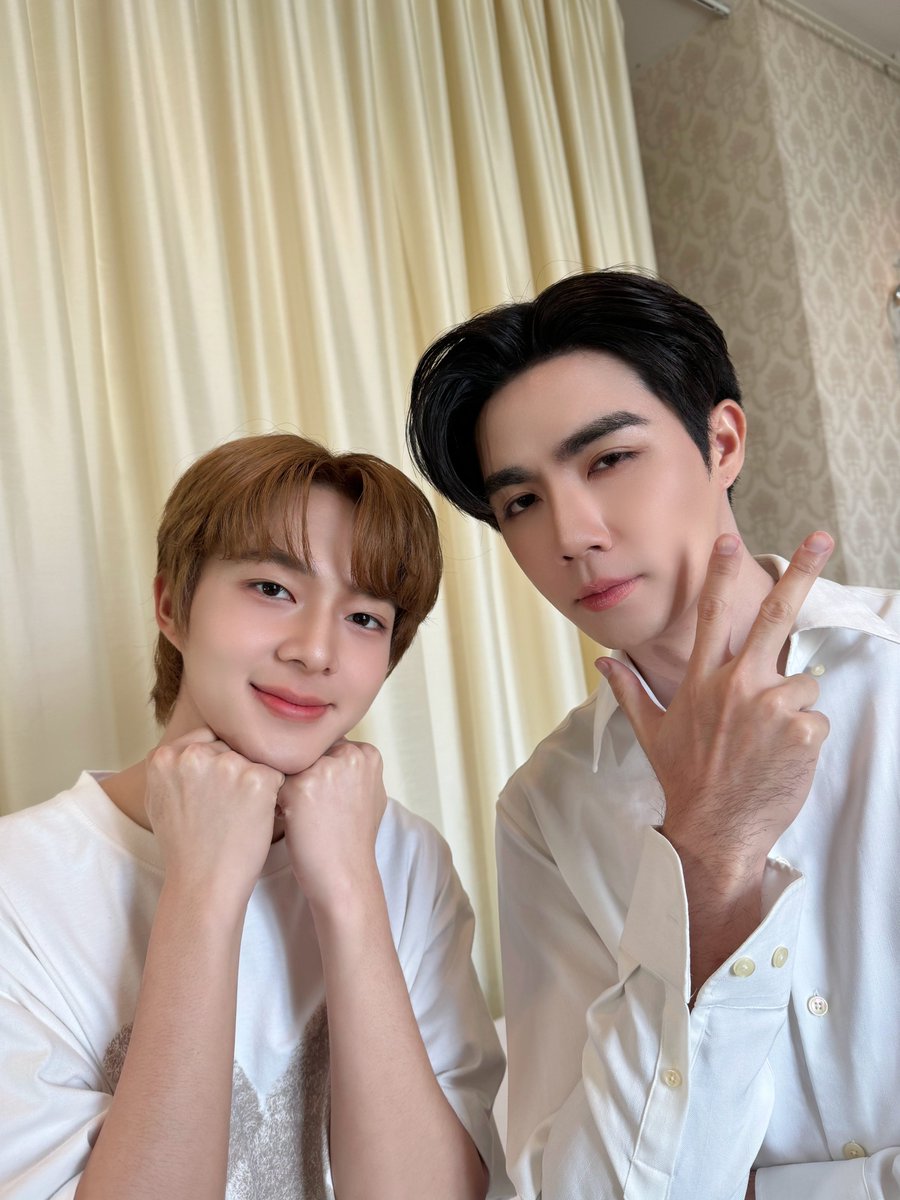 TheNextPrinceTH's tweet photo. ข้ามฟ้าเคียงเธอ The Next Prince Series 👑⚔️

อรุณสวัสดิ์ชาวเอมมาลีทุกท่านกับ Q13 วันนี้นะคะ 🌤 พาความสดใสของคุณหนูน้องคณินทร์ กับองครักษ์พี่ชรัณมากทักทายค่ะ 😊✨️

ฝากส่งกำลังใจให้สำหรับการถ่ายทำในวันนี้ด้วยนะคะ 🥰

The Next Prince Q13
#ข้ามฟ้าเคียงเธอQ13 https://t.co/Dlcd0uXSys