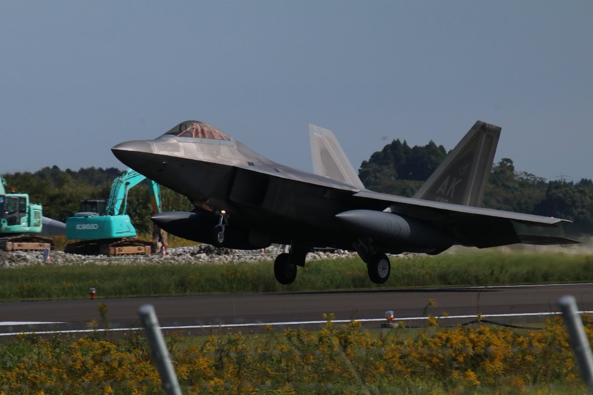 asenna41's tweet photo. 新田原
ラプター7機目来ました、増槽つけて https://t.co/32Vqb2ewWA
