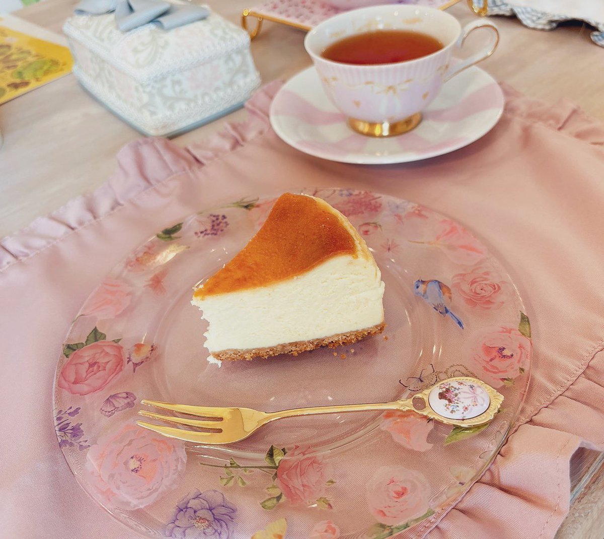jumpingjanpy's tweet photo. 最近、全然あげてなかった😇
キャラメルナッツタルト🥜
チョコレートシフォン🍫
マドレーヌのようなフィナンシェ🍪
ベイクドチーズケーキ🍰 https://t.co/5lhrDnR4oU