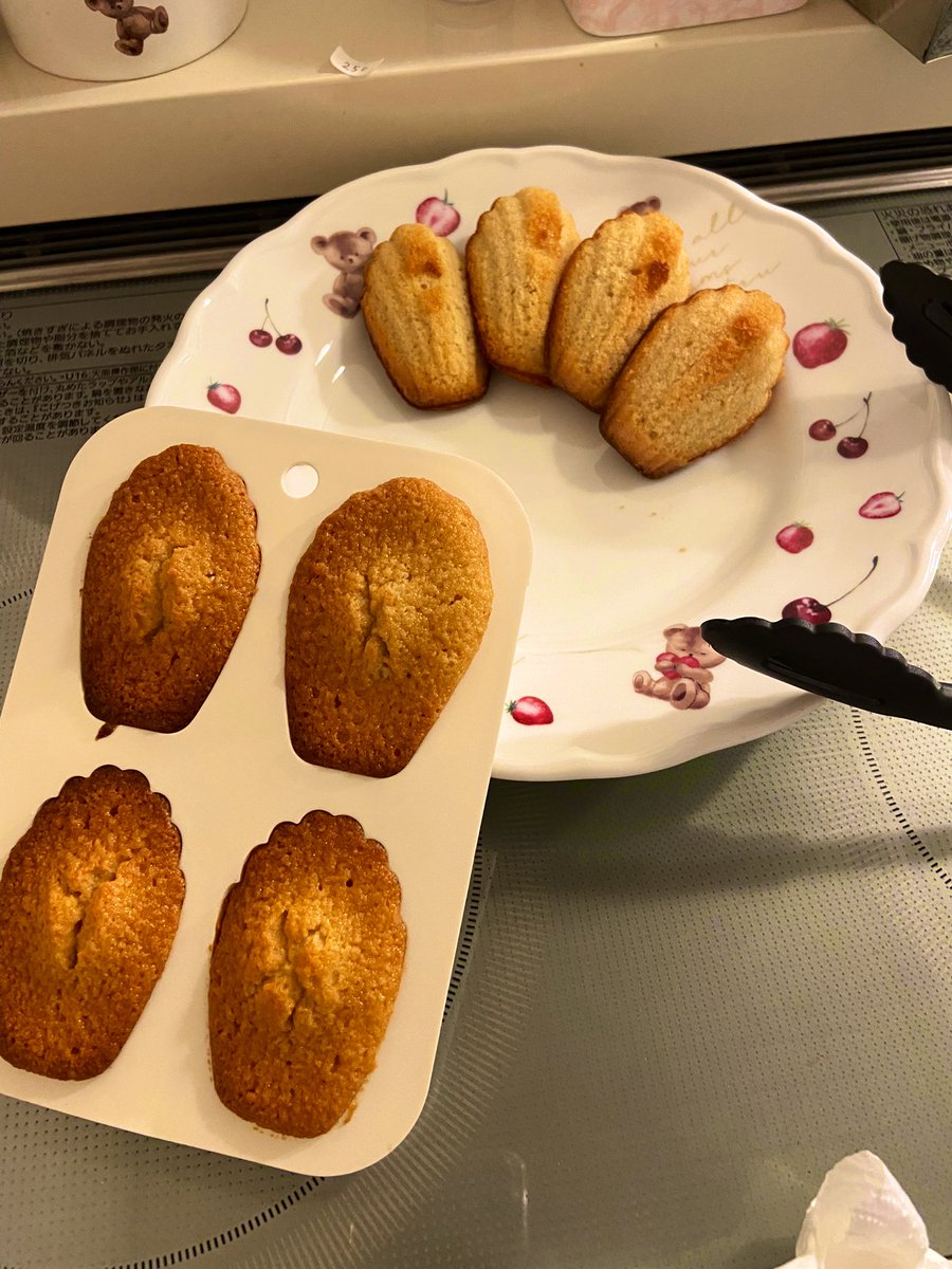 jumpingjanpy's tweet photo. 最近、全然あげてなかった😇
キャラメルナッツタルト🥜
チョコレートシフォン🍫
マドレーヌのようなフィナンシェ🍪
ベイクドチーズケーキ🍰 https://t.co/5lhrDnR4oU