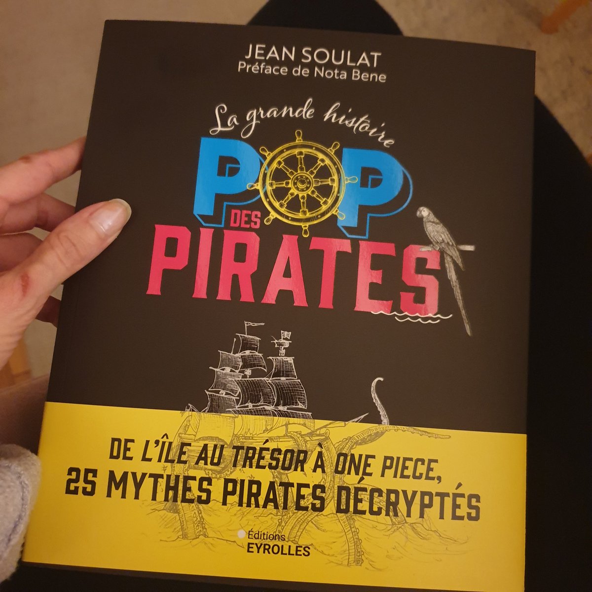 BourNinon's tweet photo. Un mardi sous le signe de la piraterie 🏴‍☠️ avec le brillant @jean_soulat replaçant les pirates dans la culture pop, deux Mésoaméricanistes et deux Ninons chez @Eyrolles pour une séance de dédicace @Caelius_ @TerrArkeo https://t.co/ogvFsvzk6i