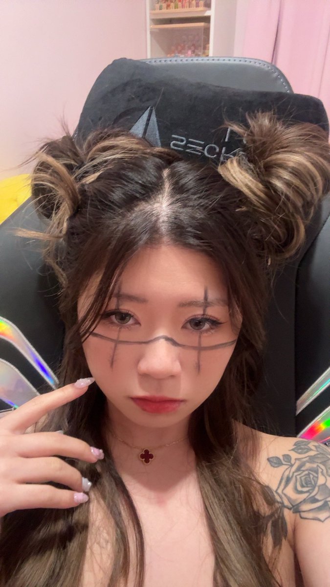 chashubun's tweet photo. Felt cute might delete later https://t.co/Y4KanQbL2J