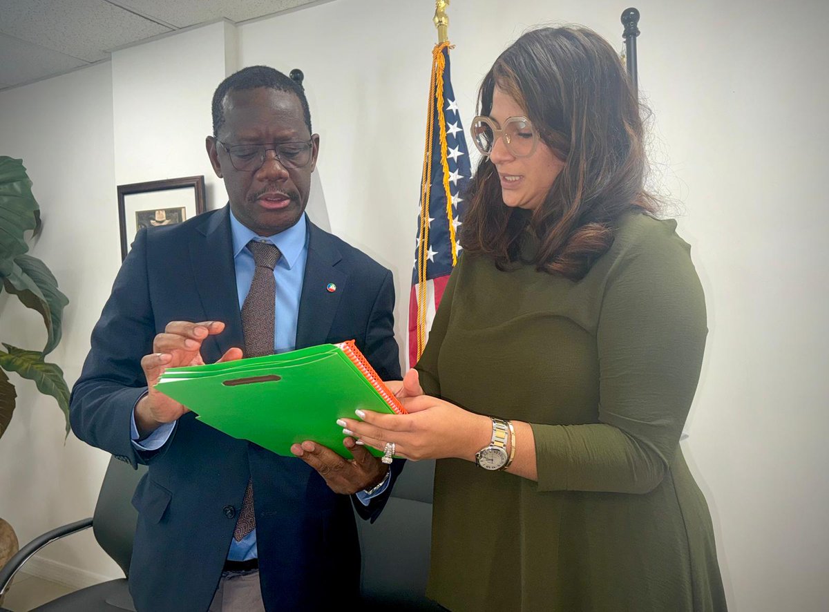 CrisObamaO's tweet photo. Nuetra visita a Florida #USA,nos permitio reunirse con una organización medica con mas de 55 mil miembros de diferentes especialidades medicas, basada en Miami e interesados en expandir su servicio humanitario a #Africa a traves de Equatorial Guinea 🇬🇶. https://t.co/yEjPaWbFkc