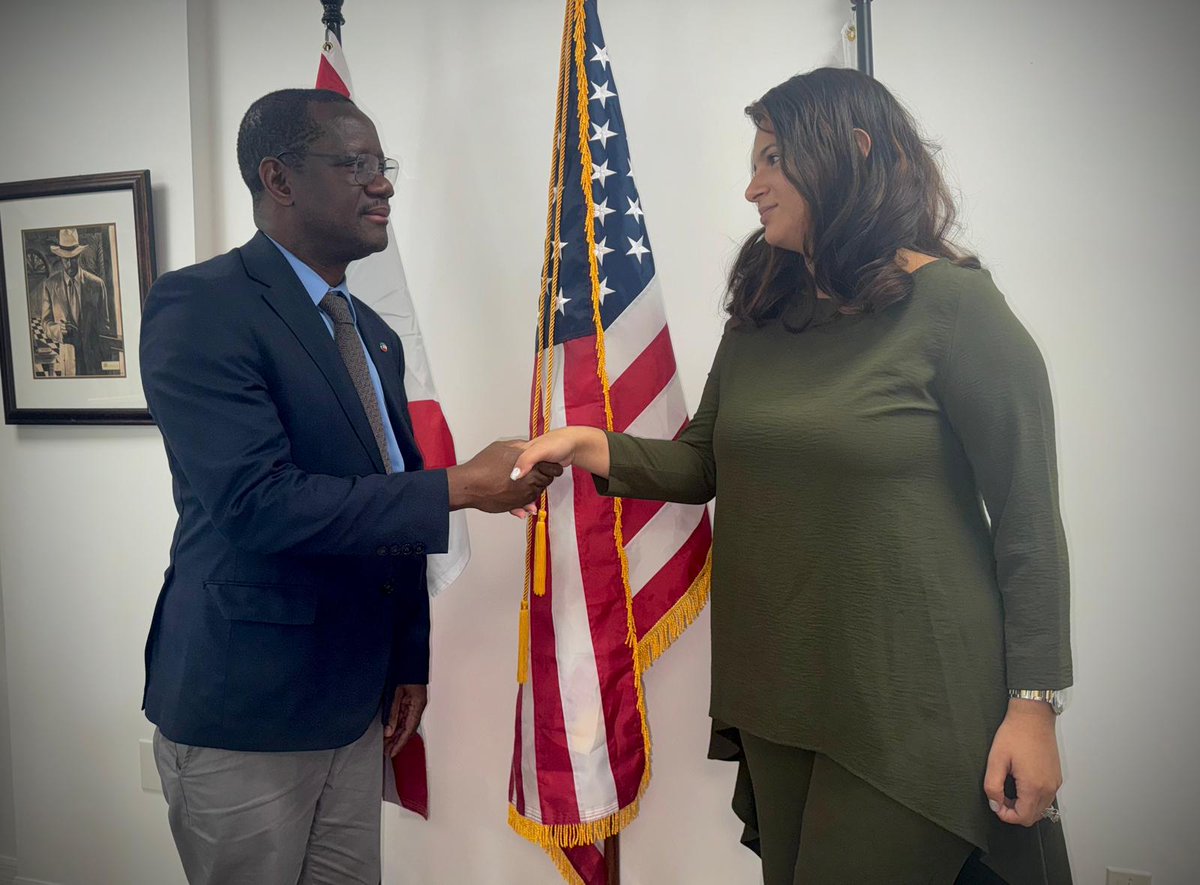 CrisObamaO's tweet photo. Nuetra visita a Florida #USA,nos permitio reunirse con una organización medica con mas de 55 mil miembros de diferentes especialidades medicas, basada en Miami e interesados en expandir su servicio humanitario a #Africa a traves de Equatorial Guinea 🇬🇶. https://t.co/yEjPaWbFkc