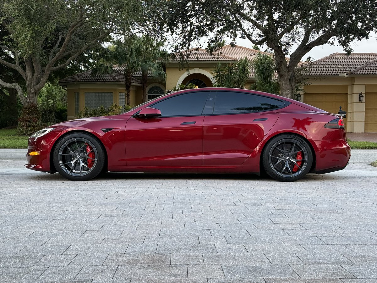 DragTimes's tweet photo. Added some signature lightweight forged wheels and lowered the car a bit, saved over 30 pounds over the OEM Tesla 20" #trackpack wheels - #tesla #models #plaid #ultrared - guess what race we have tomorrow! Hint 4168 HP between 3 cars https://t.co/TEStI8AoD6