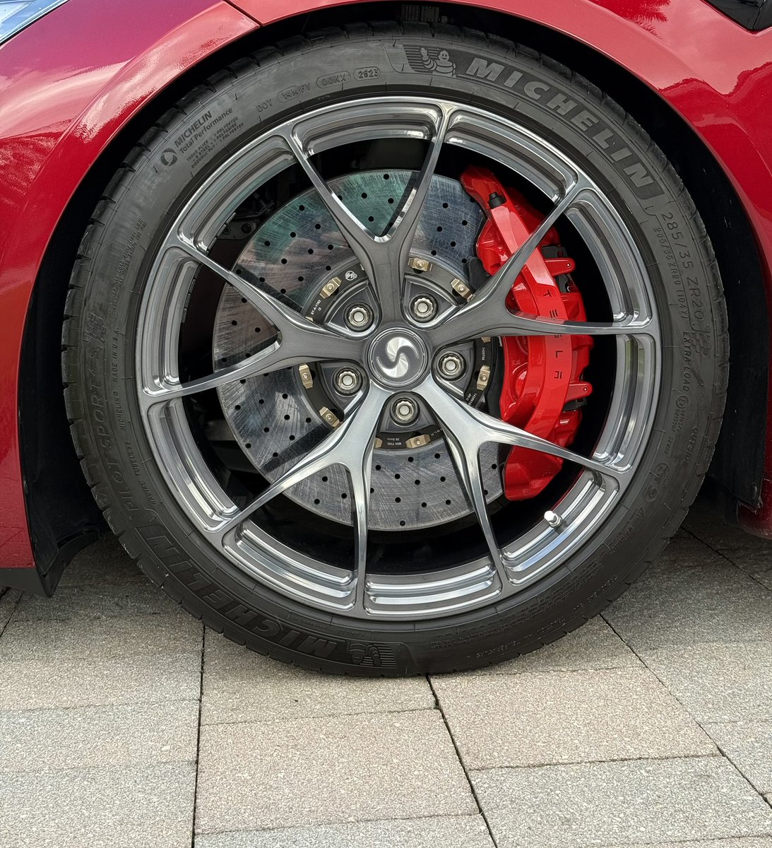 DragTimes's tweet photo. Added some signature lightweight forged wheels and lowered the car a bit, saved over 30 pounds over the OEM Tesla 20" #trackpack wheels - #tesla #models #plaid #ultrared - guess what race we have tomorrow! Hint 4168 HP between 3 cars https://t.co/TEStI8AoD6