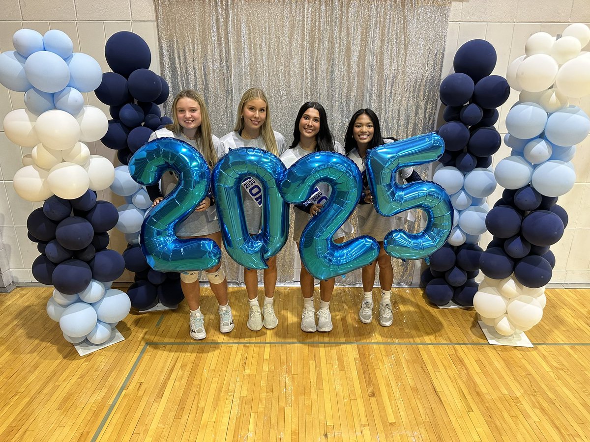 dgsvball's tweet photo. Andddd that’s a wrap on Senior Night!🤩 We 🩵 our seniors!!!! https://t.co/hNv4FYZ1Wc