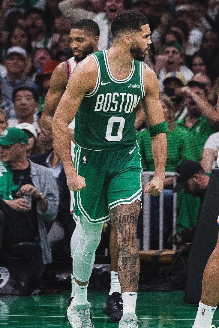 basketafterkobe's tweet photo. ¡LOS CELTICS APLASTAN A LOS KNICKS EN EL DEBUT! 

Boston no tuvo piedad, derrotó a New York 132-109 y se dio el lujo de empatar la mayor cantidad de triples en un partido de NBA. 

🏀 J.Tatum 37 pts, 10 asta 
🏀J.Brown 23 pts, 7 reb 
🏀J.Brunson 22 pts https://t.co/3aDfkCo2GK